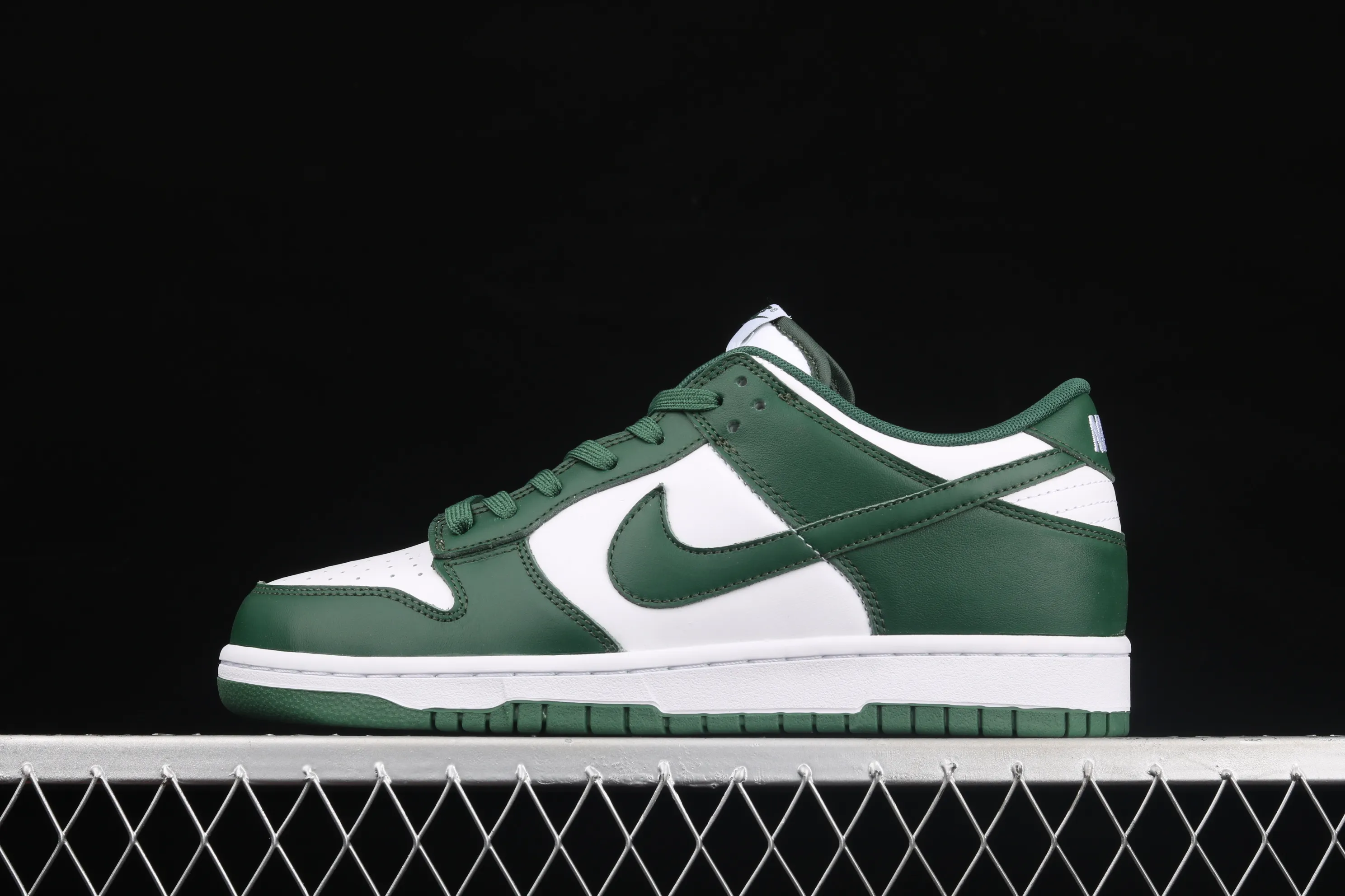 All Categories Nk SB Dunk Series Nk SB Dunk Low Low-top Shoes Special Price Nk SB Dunk Low "Team Green" Michigan White Green Dunk Series Low-top Casual Sports Skateboard Shoes DD1391-101